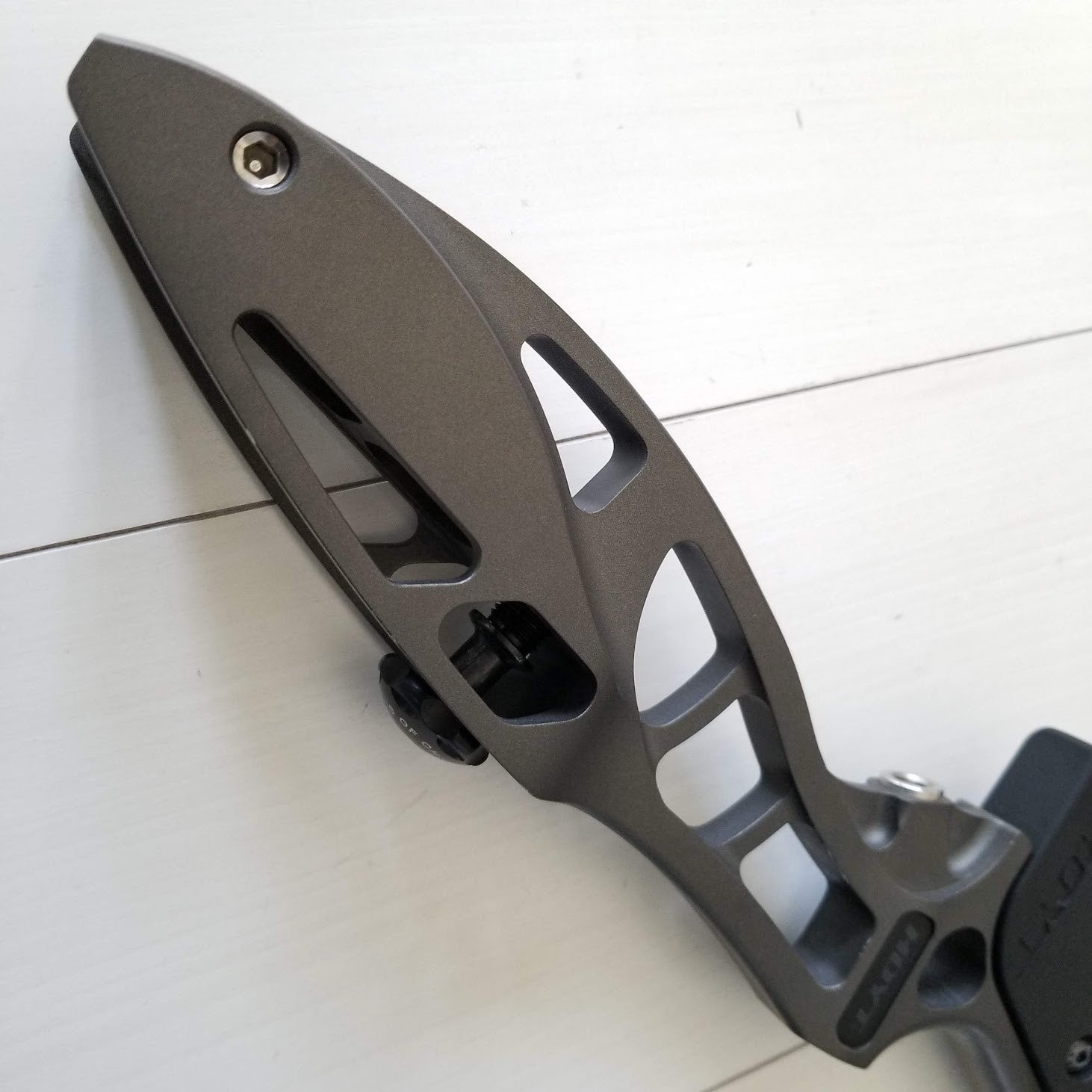 HOYT Formula XD ハンドル | アシストアーチェリー
