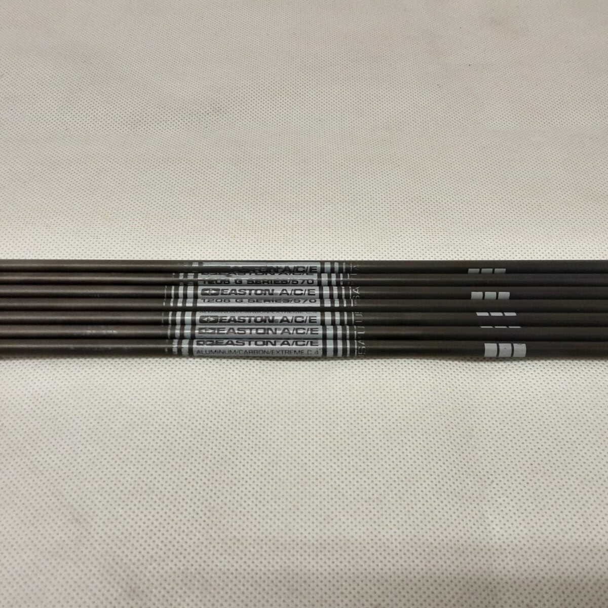 EASTON ACE 570 27.4インチ(ノックの溝からシャフトの端まで) 7本 | アシストアーチェリー