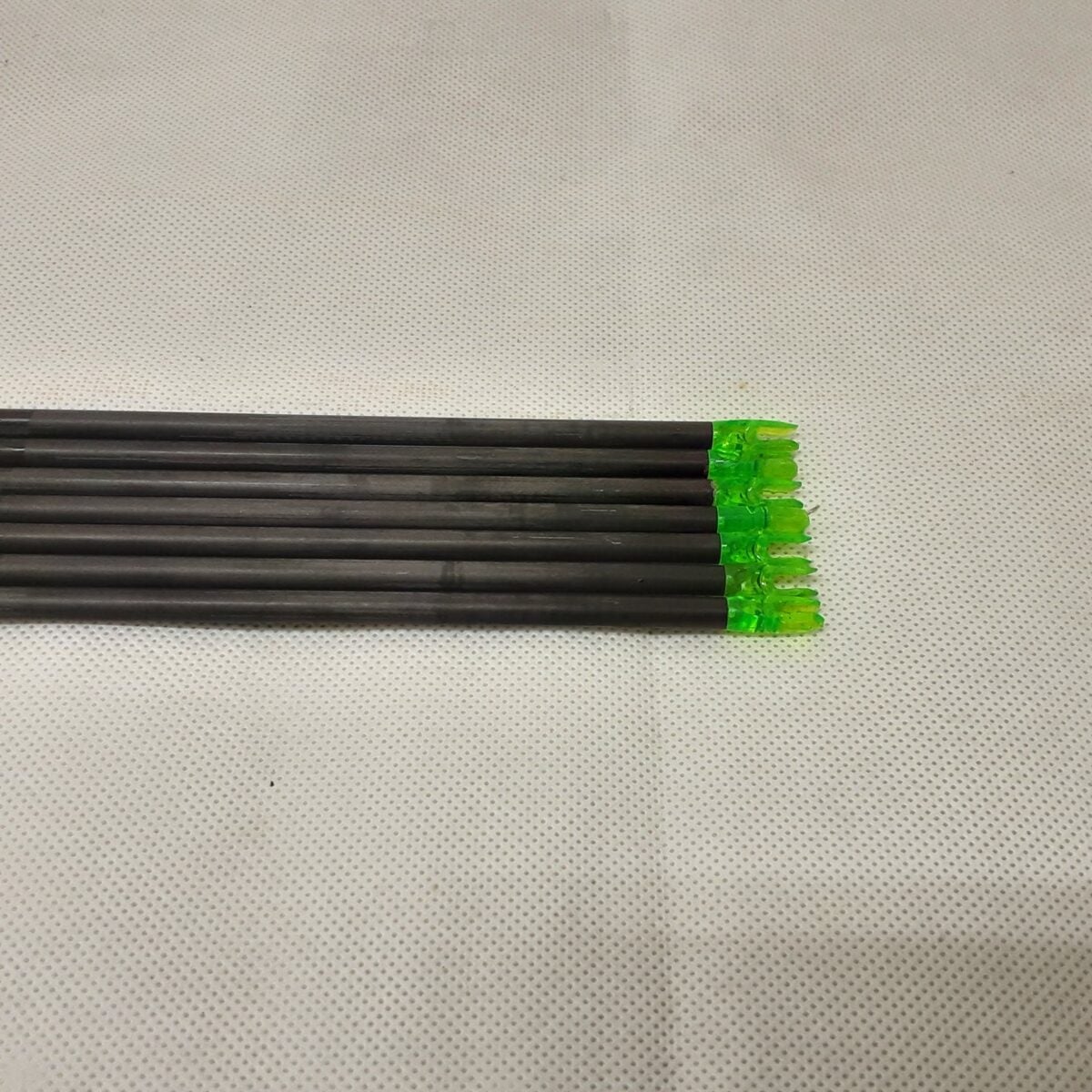 EASTON ACE 570 27.4インチ(ノックの溝からシャフトの端まで) 7本 | アシストアーチェリー