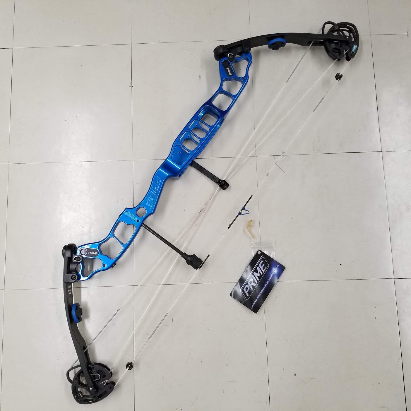 G5 PRIME ONE-STX コンパウンドボウ ブルー RH 50-60ポンド | アシスト 