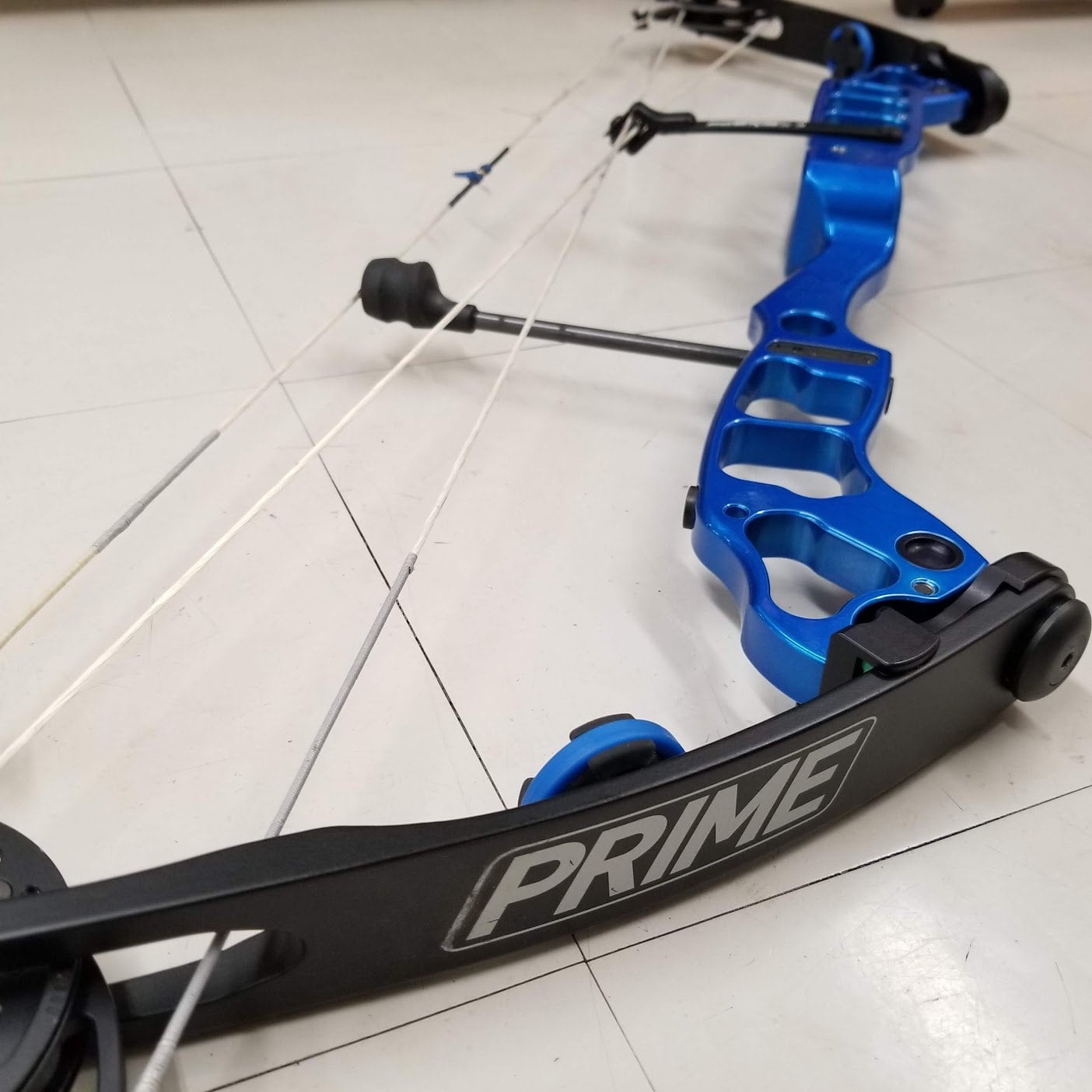 G5 PRIME ONE-STX コンパウンドボウ ブルー RH 50-60ポンド | アシスト 